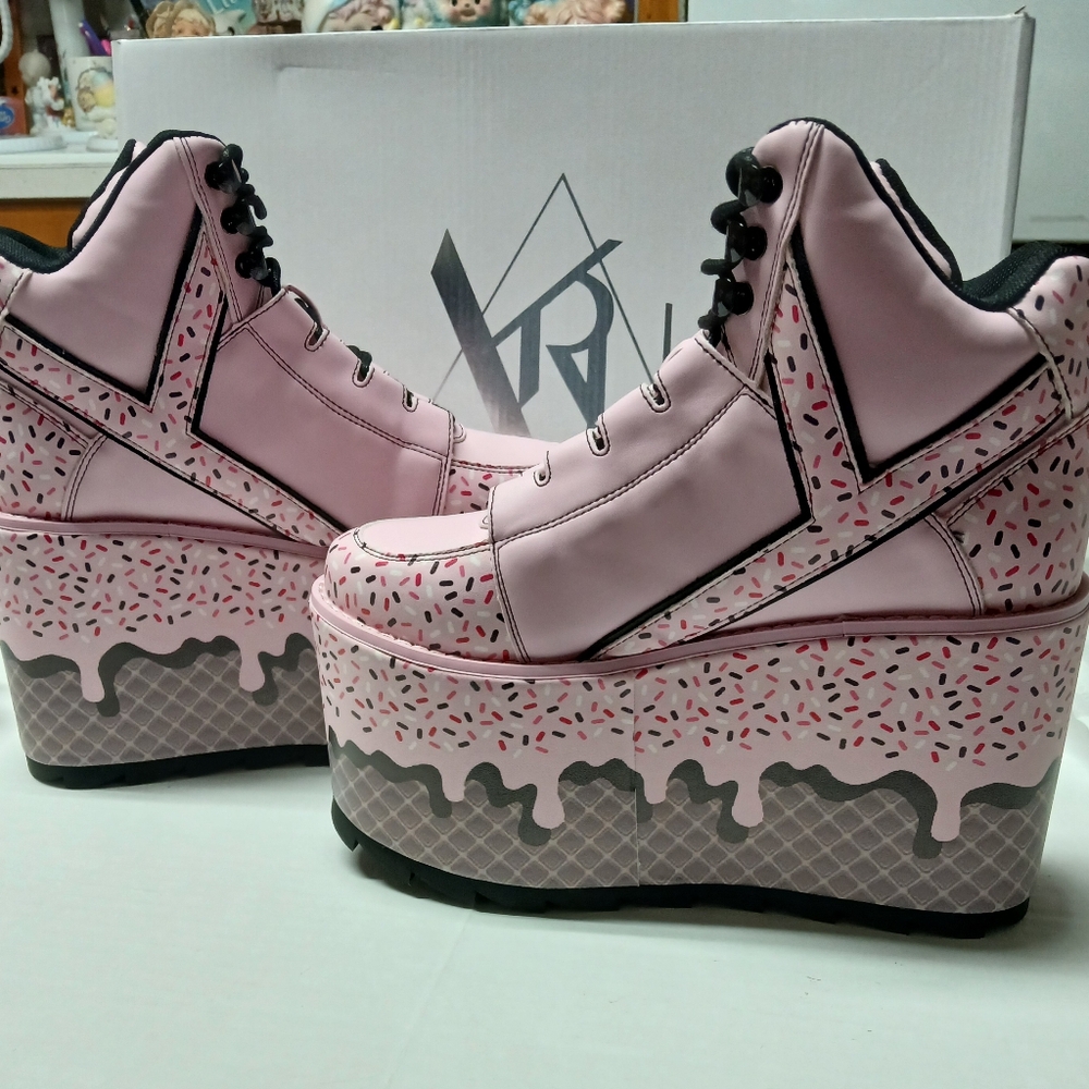 YRU Ice Cream Sprinkles Platform Sneakers Pink Black Sz 7 Qozmo RARE NIB